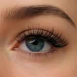 A precise pot eyeliner line with softly placed lashes